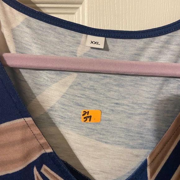 Navy Blue Floral Cold Shoulder Maxi Dress
Measurements in photos runs small - Picture 8 of 8